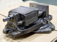 津田駒　回転台付マシンバイス　VG-125