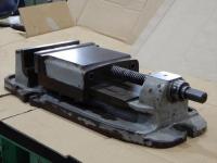 津田駒　マシンバイス　口金巾200mm