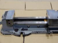 津田駒　油圧マシンバイス　口金巾125mm