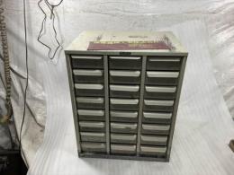 キャビネット420mm×310mm×520mm　8段×3列